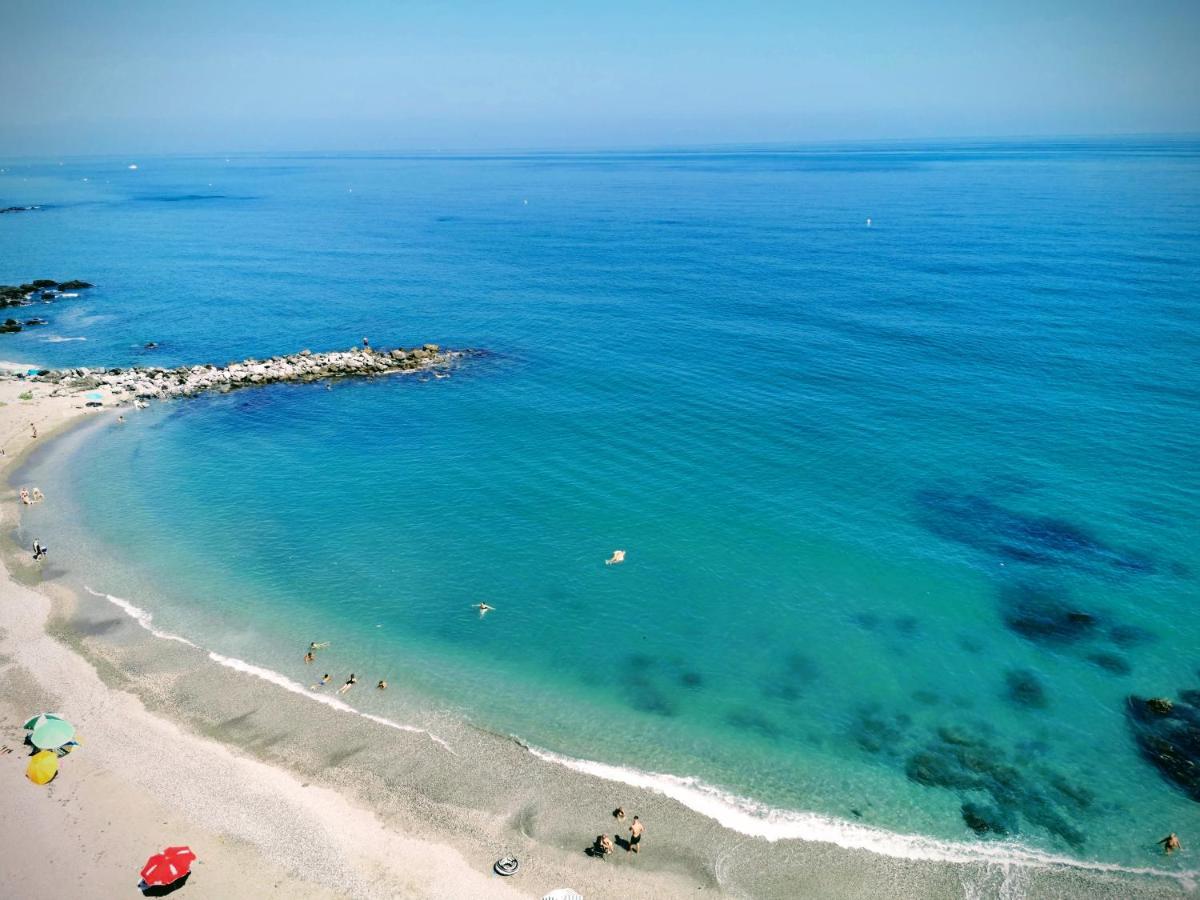 בנאלמדנה La Perla Cruise Apartment On Private Beach, Modern With Aircon & Wifi מראה חיצוני תמונה